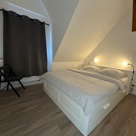 Zwischen Stade And Cuxhaven Der Elbe Entlang *